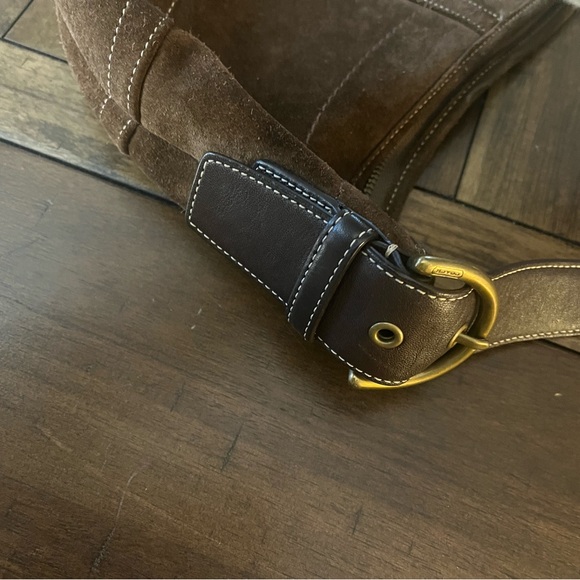 Coach Suede shoulder Bag with Curved Design - Picture 9 of 13